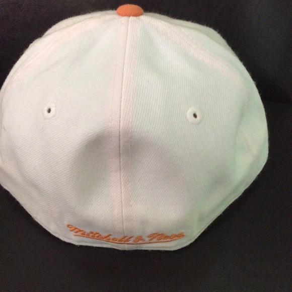 Mitchell and Ness Tampa Bay Buccaneers 7 1/4 fitt - Picture 2 of 3